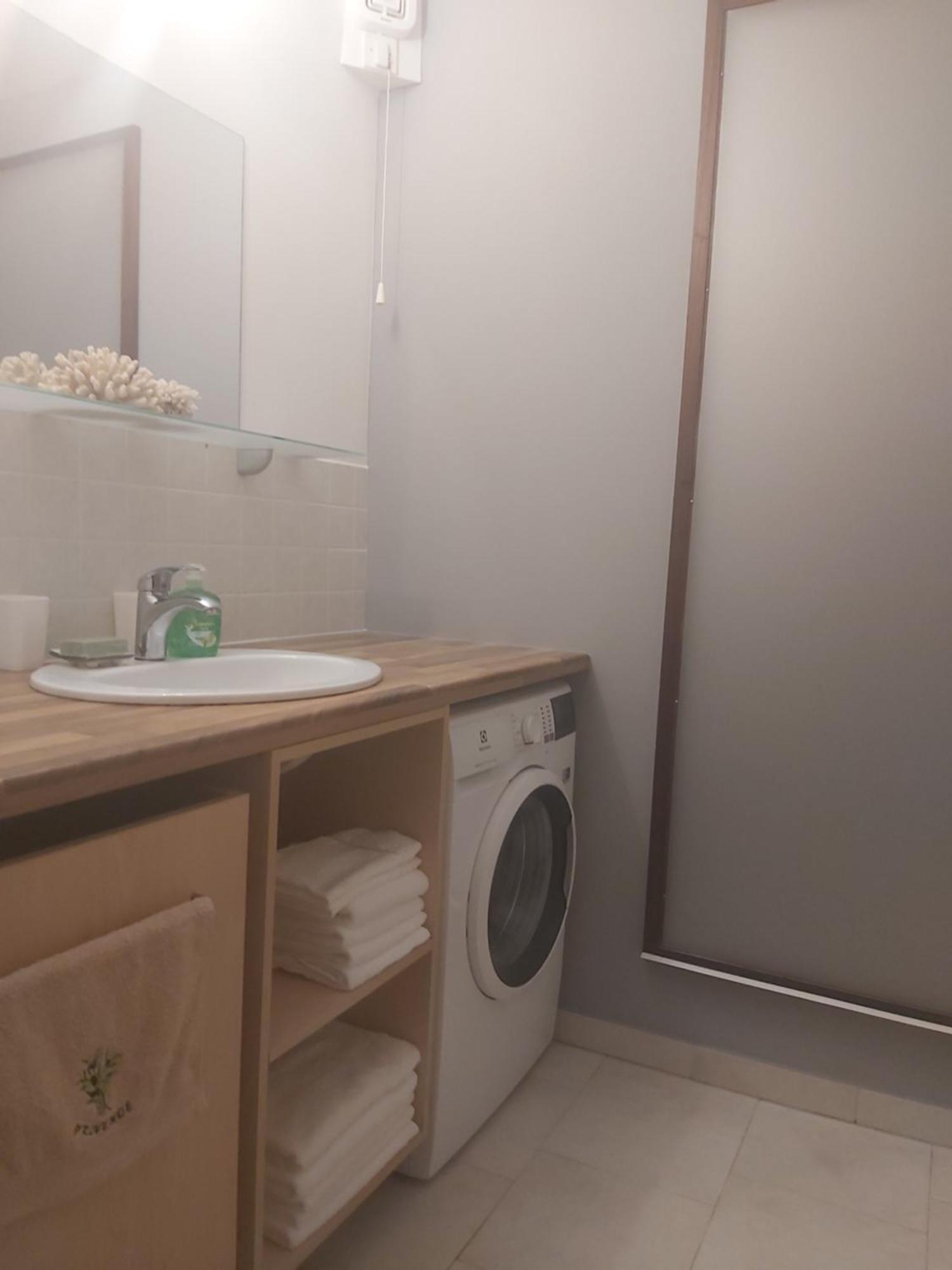 Apartman Luce With Shared Pool Zadar Eksteriør bilde