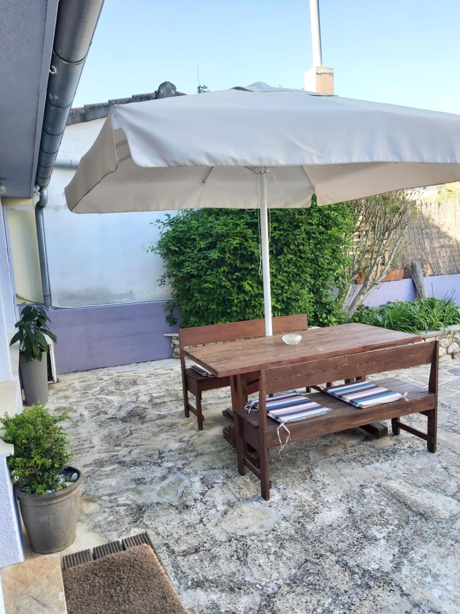 Apartman Luce With Shared Pool Zadar Eksteriør bilde